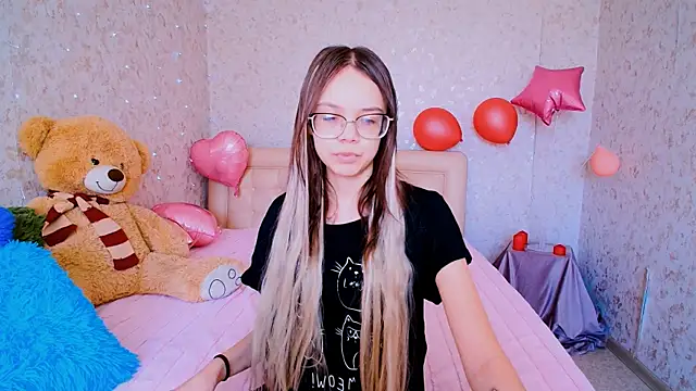 Snapshot of LolliStrawberry chatting on 21, 3, 2026 LolliStrawberry online show from 21, 3, 2026