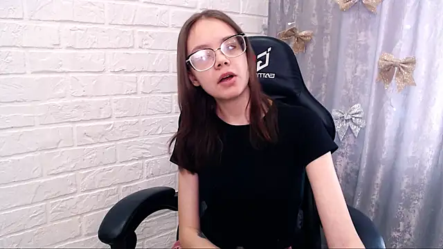 Snapshot of LolliStrawberry chatting on 29, 3, 2026 LolliStrawberry online show from 29, 3, 2026