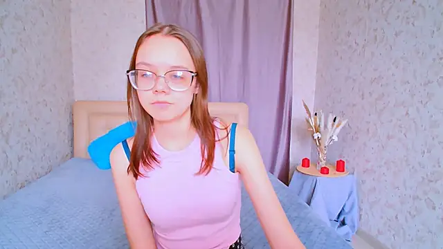 Snapshot of LolliStrawberry chatting on 15, 4, 2026 LolliStrawberry online show from 15, 4, 2026