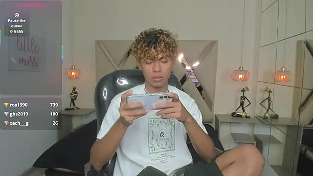 Snapshot of Anyelo_Twink chatting on 9, 4, 2026 Anyelo Twink online show from 9, 4, 2026