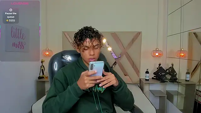 Snapshot of Anyelo_Twink chatting on 17, 4, 2026 Anyelo Twink online show from 17, 4, 2026