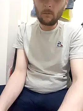 Snapshot of 80julien chatting on 9, 3, 2026 80julien online show from 9, 3, 2026