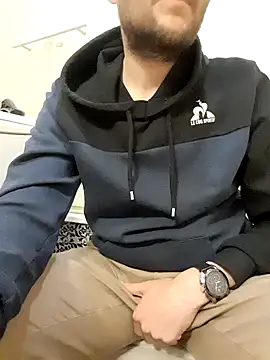 Snapshot of 80julien chatting on 13, 3, 2026 80julien online show from 13, 3, 2026