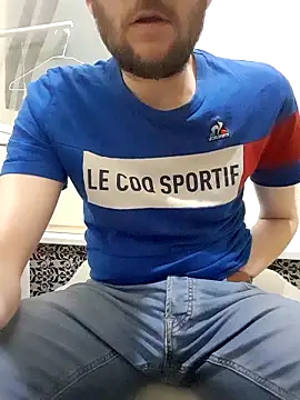 Snapshot of 80julien chatting on 18, 3, 2026 80julien online show from 18, 3, 2026