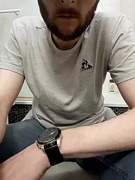 Snapshot of 80julien chatting on 23, 3, 2026 80julien online show from 23, 3, 2026