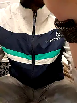 Snapshot of 80julien chatting on 2, 4, 2026 80julien online show from 2, 4, 2026