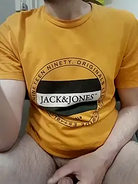 Snapshot of 80julien chatting on 7, 4, 2026 80julien online show from 7, 4, 2026