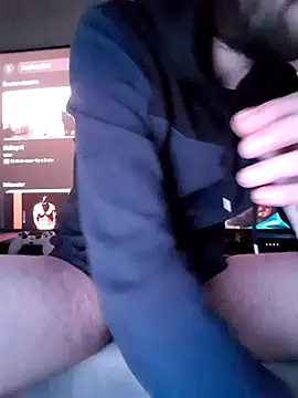 Snapshot of 80julien chatting on 10, 4, 2026 80julien online show from 10, 4, 2026