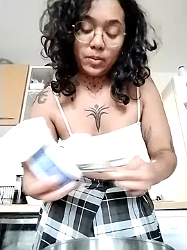 Snapshot of therealsun8 chatting on 10, 4, 2026 therealsun8 online show from 10, 4, 2026