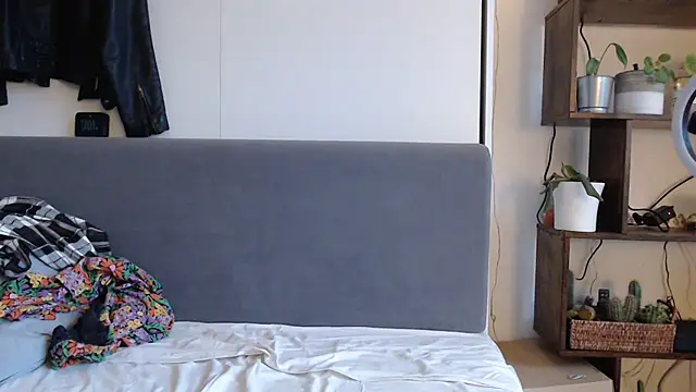 Snapshot of therealsun8 chatting on 12, 4, 2026 therealsun8 online show from 12, 4, 2026