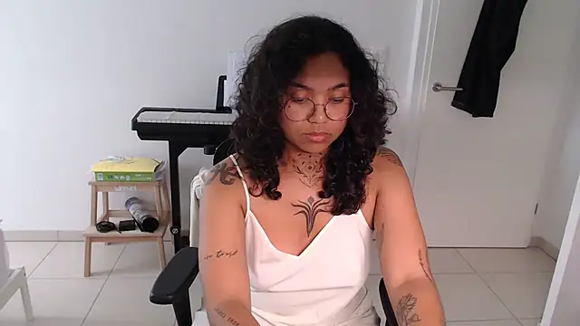 Snapshot of therealsun8 chatting on 11, 5, 2026 therealsun8 online show from 11, 5, 2026