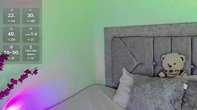 Britanny77 online show from 8, 4, 2026