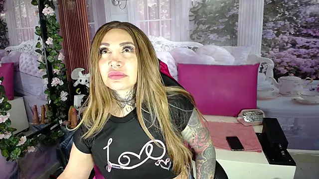 Snapshot of Layla-Wattson chatting on 20, 2, 2026 Layla-Wattson online show from 20, 2, 2026