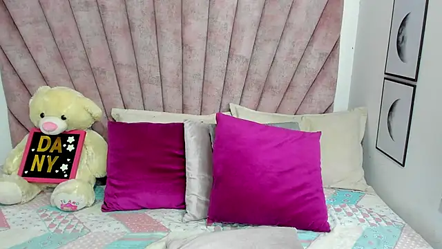 Snapshot of danibellucii_ chatting on 1, 3, 2026 danibellucii online show from 1, 3, 2026