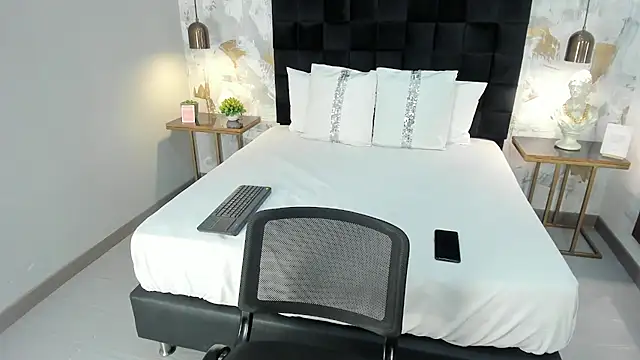 Snapshot of emily_clarkk_ chatting on 25, 2, 2026 emily clarkk online show from 25, 2, 2026