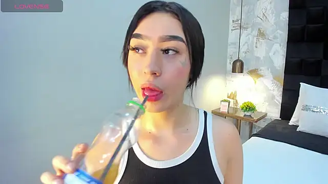 Snapshot of emily_clarkk_ chatting on 4, 3, 2026 emily clarkk online show from 4, 3, 2026