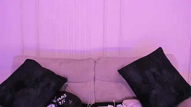 Arianaa Cooper  online show from 17, 4, 2026