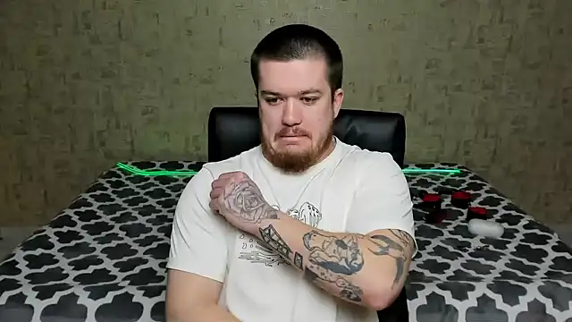 Snapshot of Well_boy chatting on 4, 4, 2026 Well boy online show from 4, 4, 2026