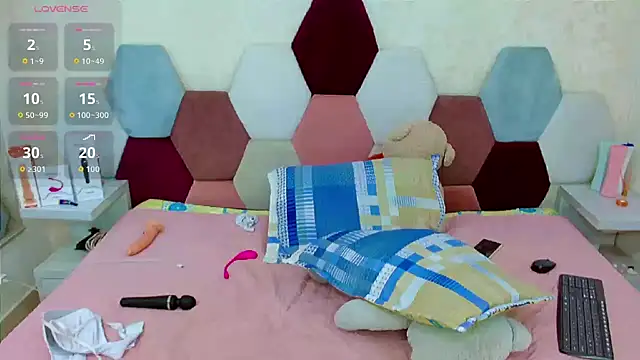 sabriana smith1 online show from 12, 4, 2026