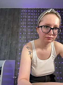 Snapshot of coy_girl_ chatting on 25, 3, 2026 coy girl online show from 25, 3, 2026