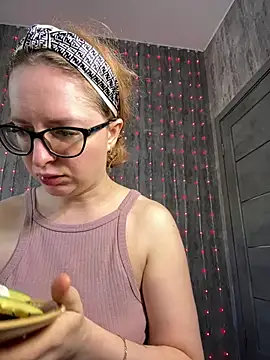 Snapshot of coy_girl_ chatting on 2, 4, 2026 coy girl online show from 2, 4, 2026