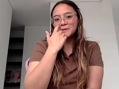 Snapshot of LOLA_R_ chatting on 2, 2, 2026 LOLA R online show from 2, 2, 2026