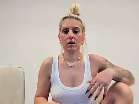 EvelynEvyyy online show from 5, 2, 2026