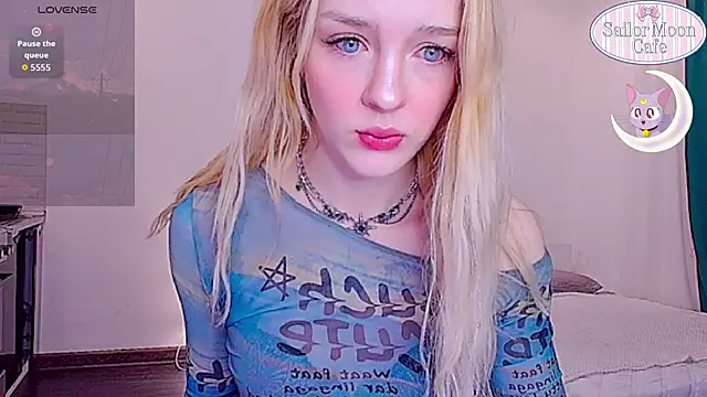 Snapshot of sailormoon666_ chatting on 2, 4, 2026 sailormoon666 online show from 2, 4, 2026