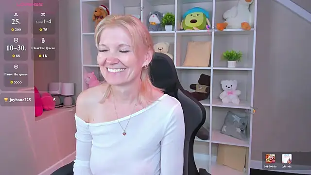 Julie Lucas online show from 14, 7, 2026