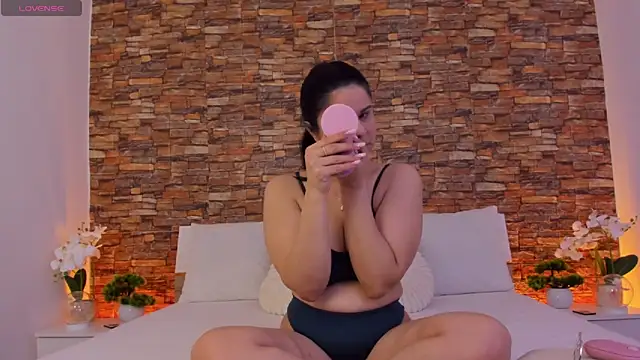 Snapshot of Olivia__Taylor chatting on 19, 4, 2026 Olivia Taylor online show from 19, 4, 2026