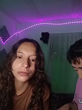 Snapshot of AlexxaAndRileyy chatting on 5, 6, 2026 AlexxaAndRileyy online show from 5, 6, 2026