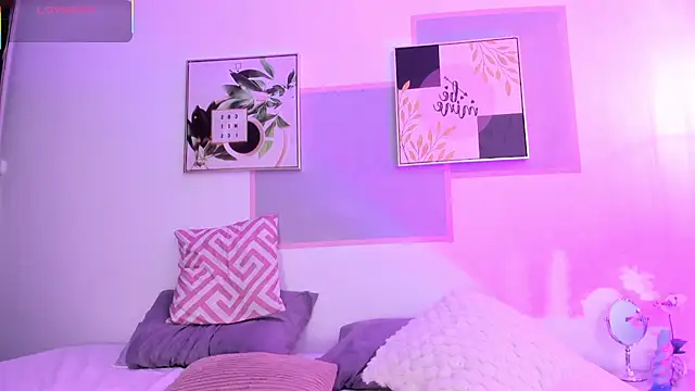 Snapshot of april_jones05 chatting on 28, 3, 2026 april jones05 online show from 28, 3, 2026