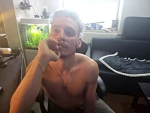 Snapshot of Rayzel_White chatting on 13, 1, 2026 Rayzel White online show from 13, 1, 2026