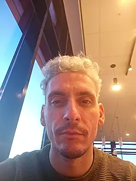 Snapshot of Rayzel_White chatting on 17, 1, 2026 Rayzel White online show from 17, 1, 2026