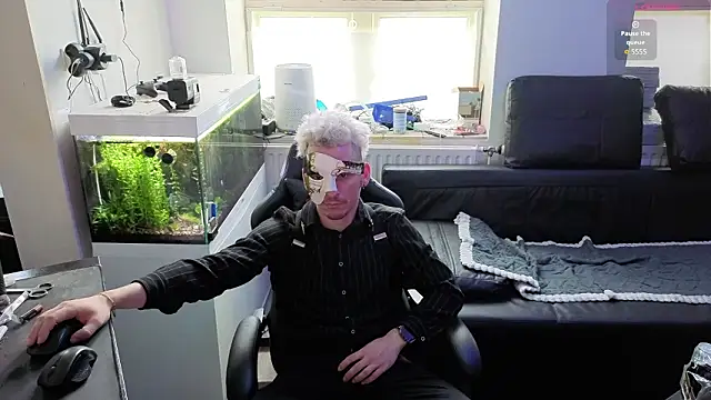 Snapshot of Rayzel_White chatting on 1, 2, 2026 Rayzel White online show from 1, 2, 2026