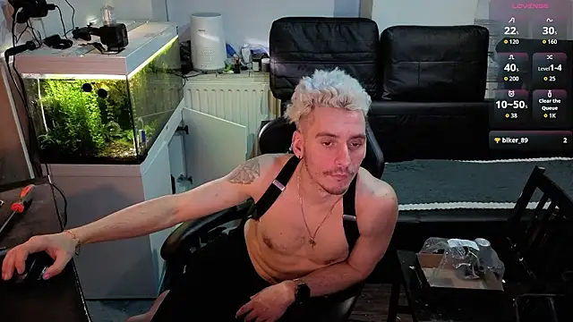 Snapshot of Rayzel_White chatting on 2, 2, 2026 Rayzel White online show from 2, 2, 2026