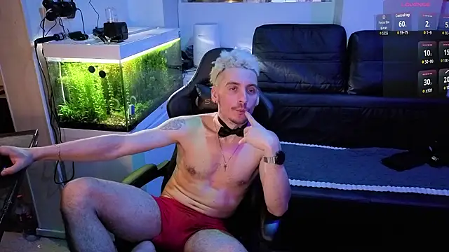 Snapshot of Rayzel_White chatting on 3, 2, 2026 Rayzel White online show from 3, 2, 2026