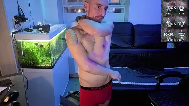 Snapshot of Rayzel_White chatting on 3, 2, 2026 Rayzel White online show from 3, 2, 2026