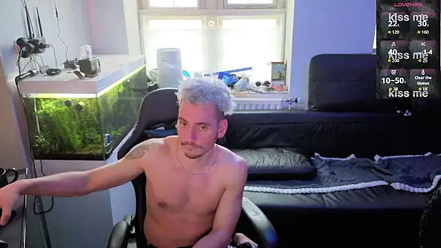 Snapshot of Rayzel_White chatting on 8, 2, 2026 Rayzel White online show from 8, 2, 2026