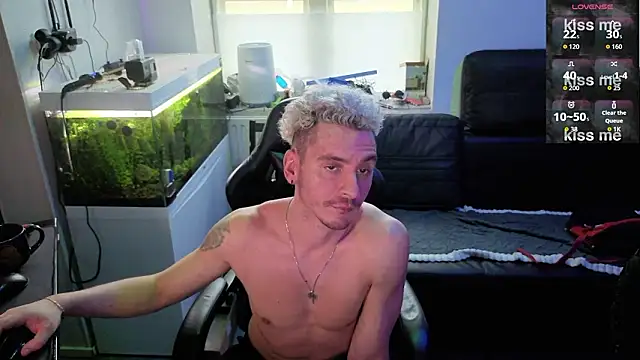 Snapshot of Rayzel_White chatting on 10, 2, 2026 Rayzel White online show from 10, 2, 2026