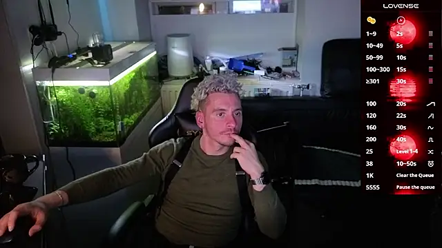 Snapshot of Rayzel_White chatting on 11, 2, 2026 Rayzel White online show from 11, 2, 2026