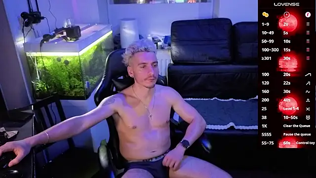 Snapshot of Rayzel_White chatting on 13, 2, 2026 Rayzel White online show from 13, 2, 2026