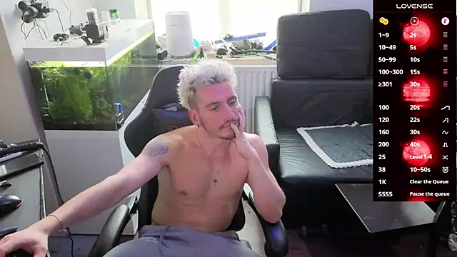 Snapshot of Rayzel_White chatting on 20, 2, 2026 Rayzel White online show from 20, 2, 2026