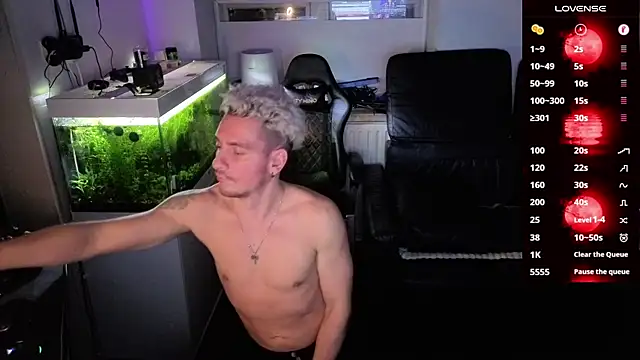 Snapshot of Rayzel_White chatting on 21, 2, 2026 Rayzel White online show from 21, 2, 2026