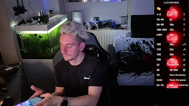 Snapshot of Rayzel_White chatting on 28, 2, 2026 Rayzel White online show from 28, 2, 2026