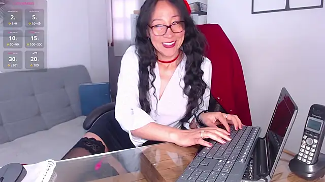 Snapshot of loretta_fraser chatting on 4, 5, 2026 loretta fraser online show from 4, 5, 2026