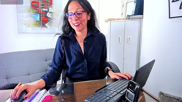 Snapshot of loretta_fraser chatting on 28, 5, 2026 loretta fraser online show from 28, 5, 2026