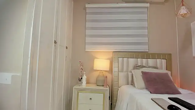 Snapshot of isabela__x chatting on 23, 3, 2026 isabela x online show from 23, 3, 2026