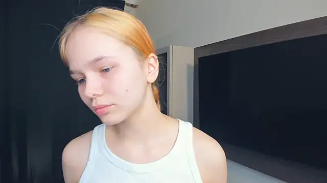 Snapshot of OwlLynn chatting on 22, 3, 2026 OwlLynn online show from 22, 3, 2026