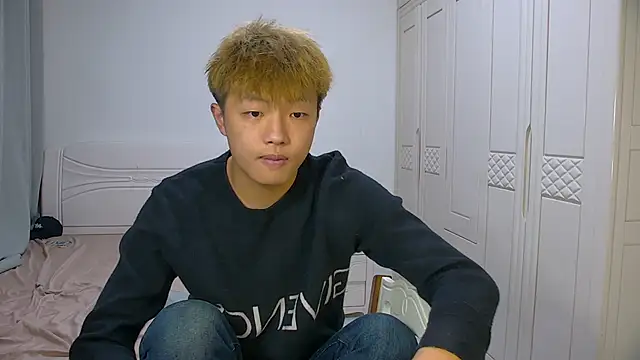 Snapshot of Chocolates-001 chatting on 8, 3, 2026 Chocolates-001 online show from 8, 3, 2026